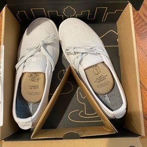 New in box - Allbirds Tree Skippers - Size 7 - Chalk
